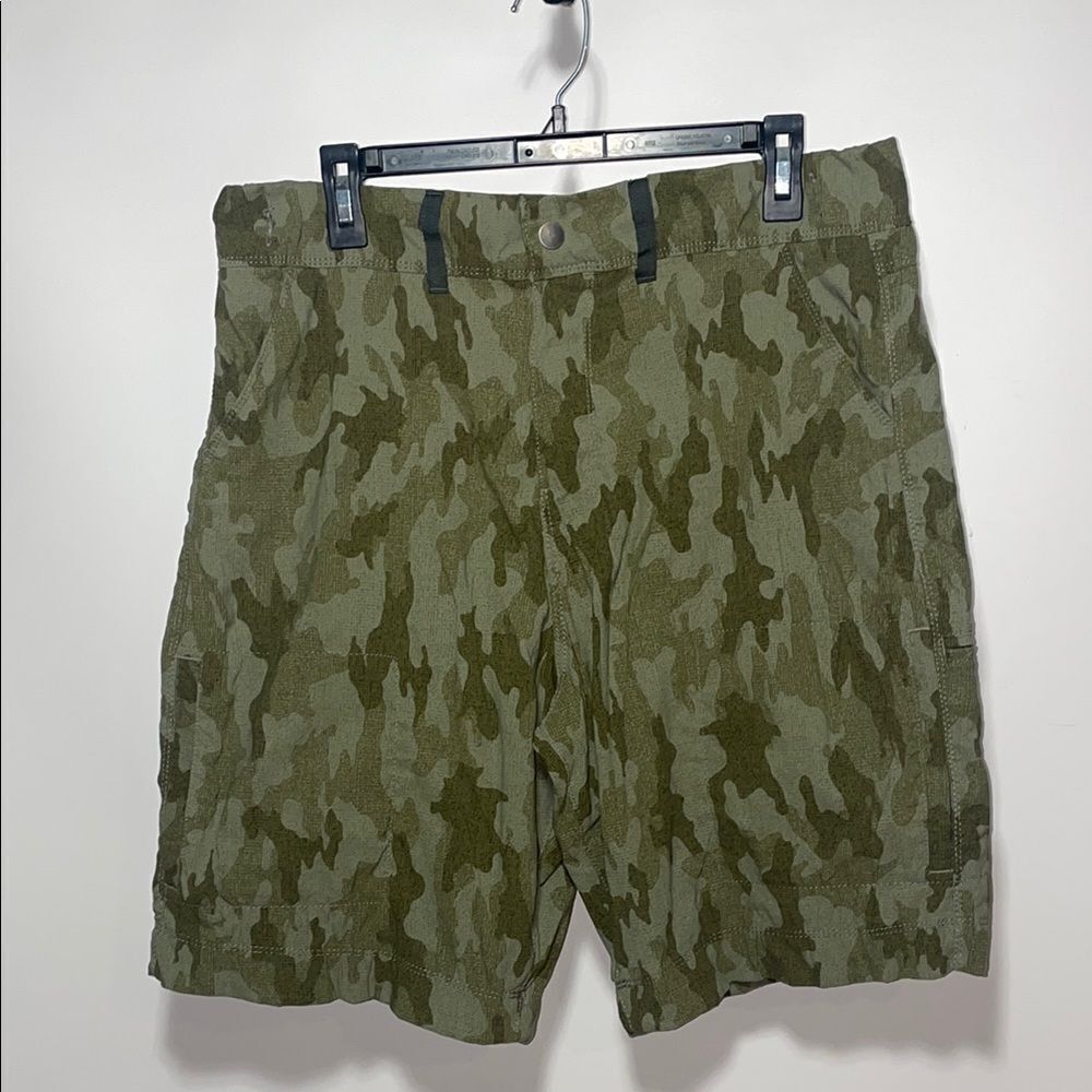 Green Cargo Camouflage Shorts with Relaxed Fit